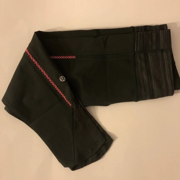 SOLD! Lululemon Vent it Out Crop 4 gator green - Picture 6 of 8